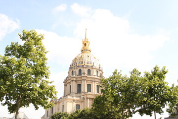 Photo de l'hôtel des Invalides de Paris sous le soleil