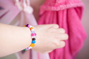 Naklejka premium Closeup on hand with beads
