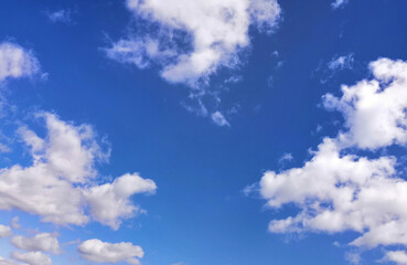 Naklejka na ściany i meble Blue sky with dense white clouds