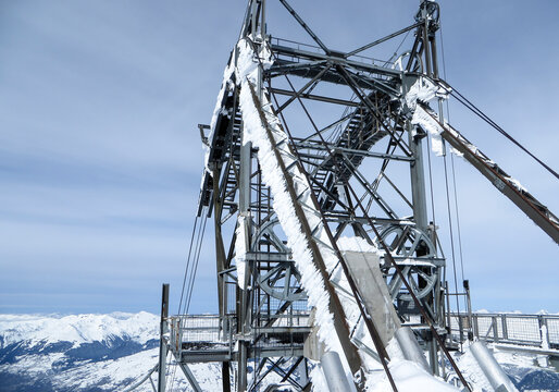 Cabin lift at the top of the mountain