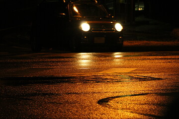 夜雨の車道 - obrazy, fototapety, plakaty
