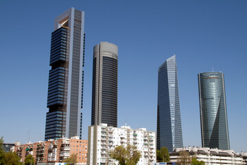 Obraz na płótnie Canvas Arquitectura exterior. Edificios de negocios. Cinco torres Madrid