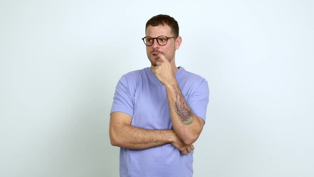 Brazilian handsome man with glasses having doubts over isolated background