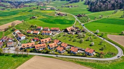 Luftaufnahme Gemeinde Oberdiessbach im Berner Mittelland, April 2021
