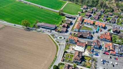 Fototapeta na wymiar Luftaufnahme Gemeinde Oberdiessbach im Berner Mittelland, April 2021