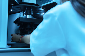 Developers of potential medicines and vaccines against COVID-19,Scientist or doctor Experiment to detect virus was found in the blood with machine in the lab