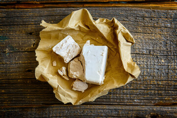 Fresh pressed active yeast