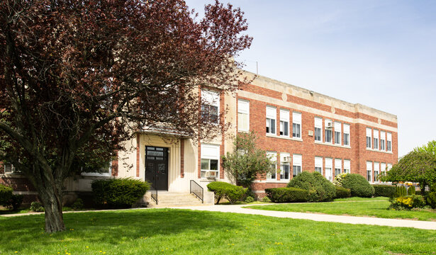 Exterior view of a typical American school building