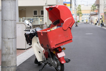 Fototapeta premium 配達中のバイク