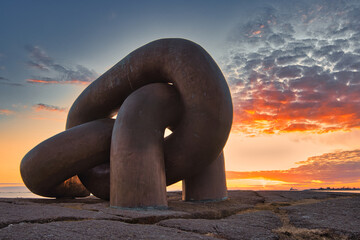 Broken Chain (Alexander Kielland Memorial)