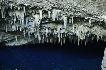 Cave_lake_02