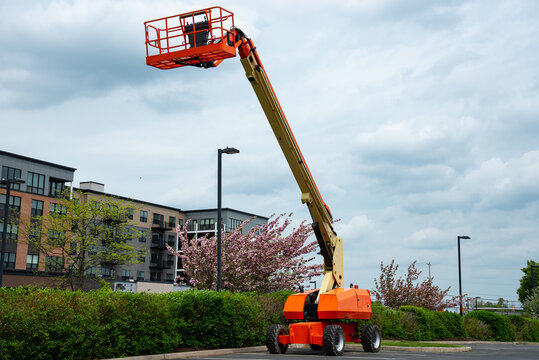 man lift telescopic boom crane outdoor turntable