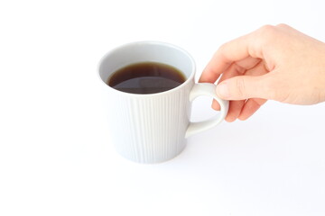 コーヒーカップを持つ女性の手　白背景