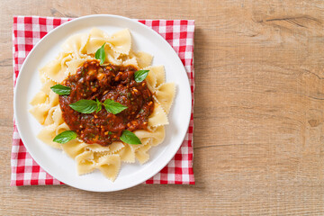 farfalle pasta with basil and garlic in tomato sauce
