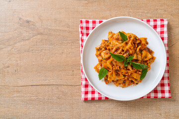 farfalle pasta with basil and garlic in tomato sauce