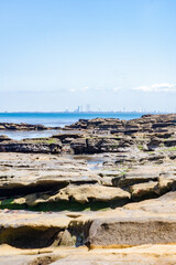 岩礁と海と青空
