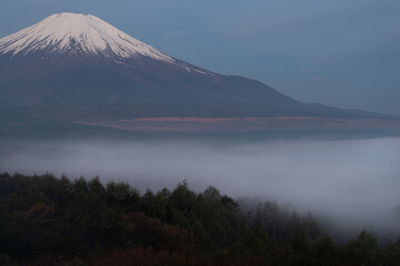早朝の富士山　雲海