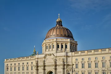 Fototapeten Westfassade des wiederaufgebauten Berliner Stadtschlosses, dahinter die Kuppel des Berliner Doms © ebenart