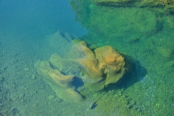 遊歩道から見た抱返り渓谷の清流の情景＠秋田
