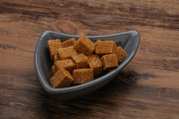 Cane sugar cubs in the bowl