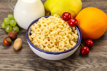 Breakfast with corn rings and milk
