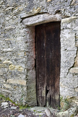 Fototapeta premium Wooden door of an old farmhouse in Liguria