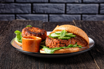 lamb burgers on sesame bun with veggies