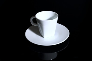 Filiżanka kawy espresso w kolorze białym z łyżeczką