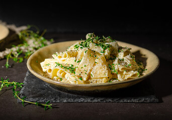 Cream pasta with garlic