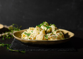 Cream pasta with garlic