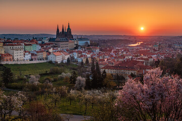 Fototapeta na wymiar city castle at sunset, city, prague, castle, architecture, europe, panorama, town, view, building, cityscape, travel, czech, cathedral, church, old, night, river, skyline, capital, bridge, landmark