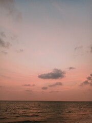 Naklejka premium sunset over the ocean