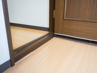 【バリアフリー】住宅の危険　段差で転倒