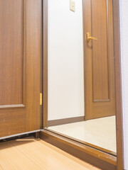 【バリアフリー】住宅の危険　段差で転倒