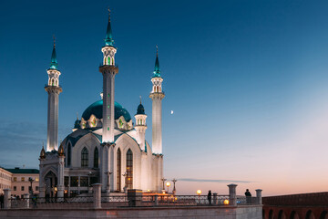Fototapeta na wymiar Kul Sharif mosque against the background of the night sky