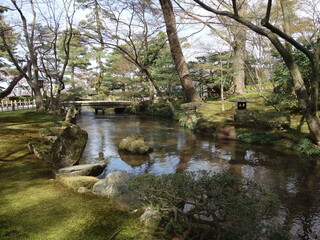 Fototapeta na wymiar 日本庭園の小川