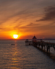 Obraz premium Clevedon Pier at Sunset