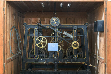 Turmuhrwerk aus 1928 in einer Kirche