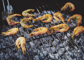 shrimp prawns on the grill