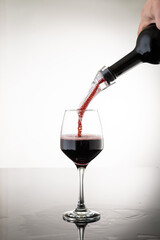wine aerator to oxygenate the wine