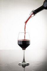 pour wine through the aerator to oxygenate the wine, stream the wine with bubbles