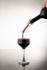 wine aerator to oxygenate the wine