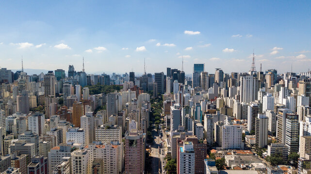 Panorama da Avenida Nove de Julho e Paulista. Cidade de S&atilde;o Paulo, SP - Brasil.