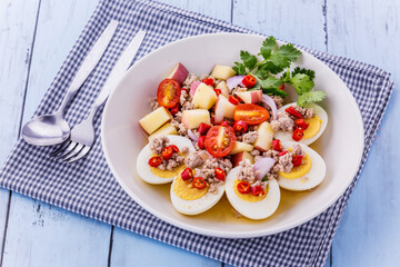 Spicy apple salad