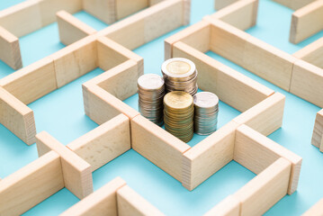 Find the Way to Money in Maze Game