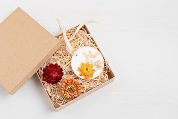 DIY scented soy wax sachet with botanicals and essencial oils. Natural handmade air freshener