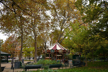 Fototapeta na wymiar Promenade au parc Monceau