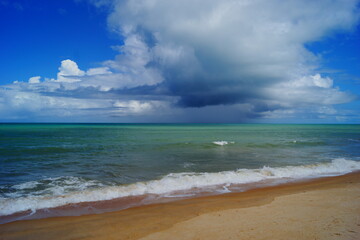 Céu, nuvens e o mar, Praia da Barra do Cahy, Bahia, Brasil