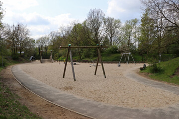 stuhr, spielplatz, kinder, spielen, schaukel, rutsche, wippe