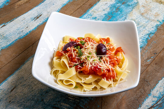 Fettuccine pasta with fresh homemade tomato sauce and parsley